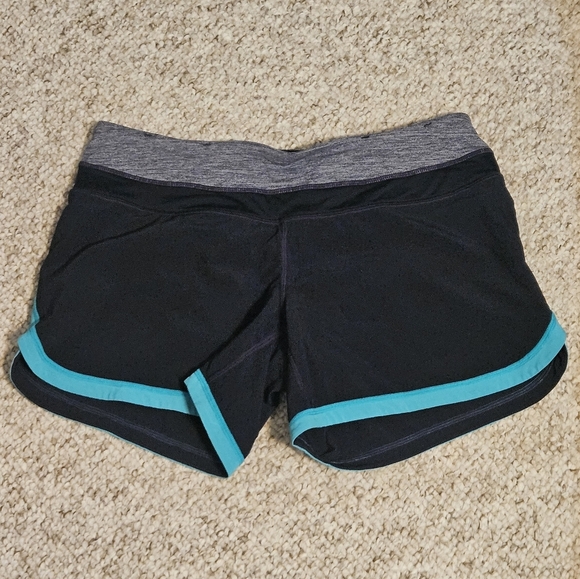 Lululemon Groovy Run Shorts Size 6 Euc - Picture 1 of 6